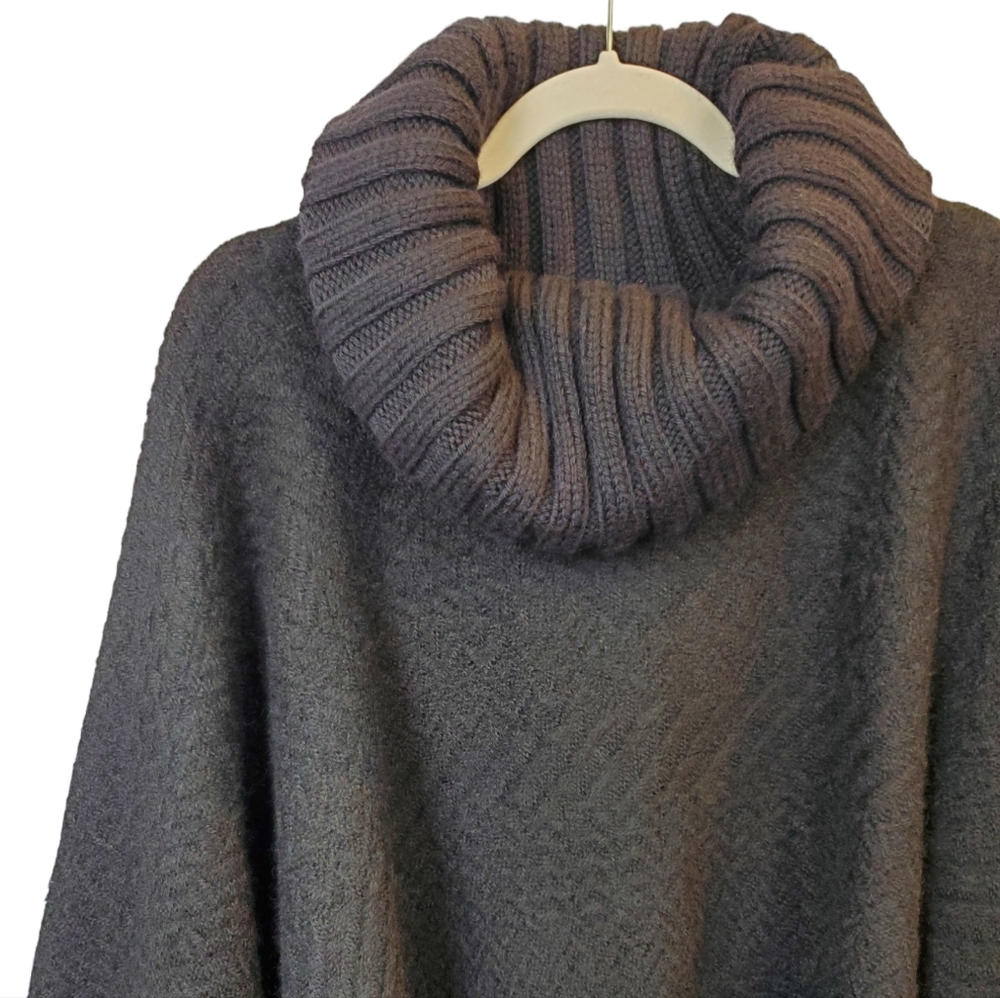 AUTHENTIC DOLCE & GABBANA Blk Wool Poncho w/ Sleeves and Fringe Sz 6 (42 EU) - Picture 5 of 12